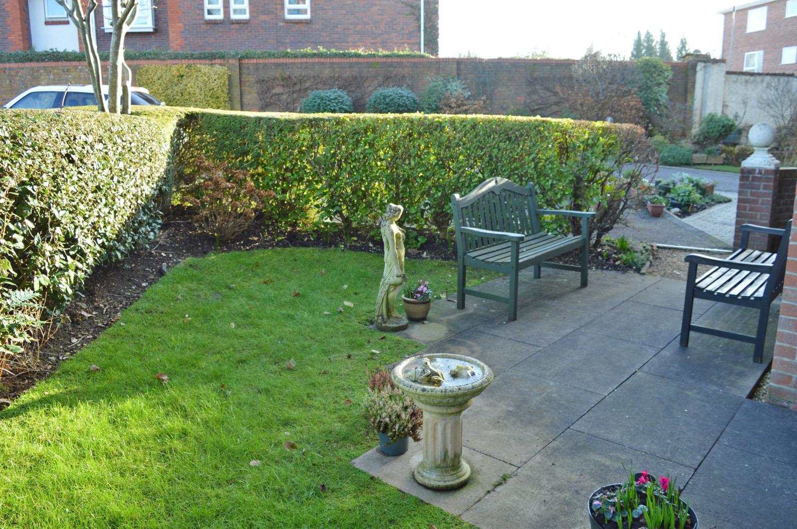 A COMMUNAL GARDEN 1.